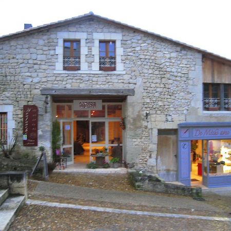 Faubourg St Jean Apartment Aubeterre sur Dronne Bagian luar foto