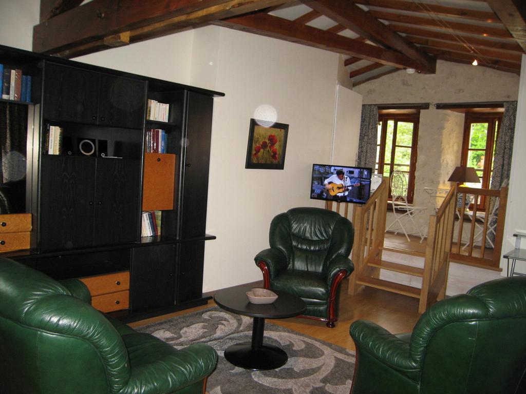 Faubourg St Jean Apartment Aubeterre sur Dronne Ruang foto