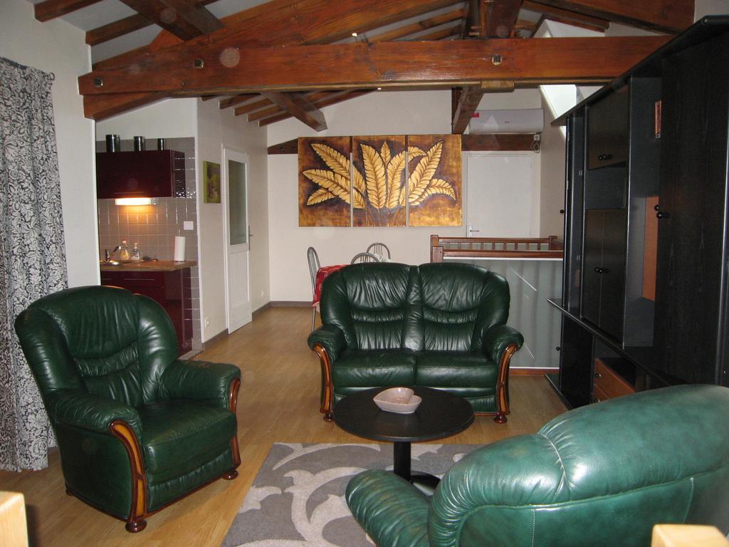 Faubourg St Jean Apartment Aubeterre sur Dronne Ruang foto