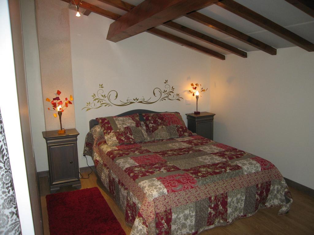 Faubourg St Jean Apartment Aubeterre sur Dronne Ruang foto