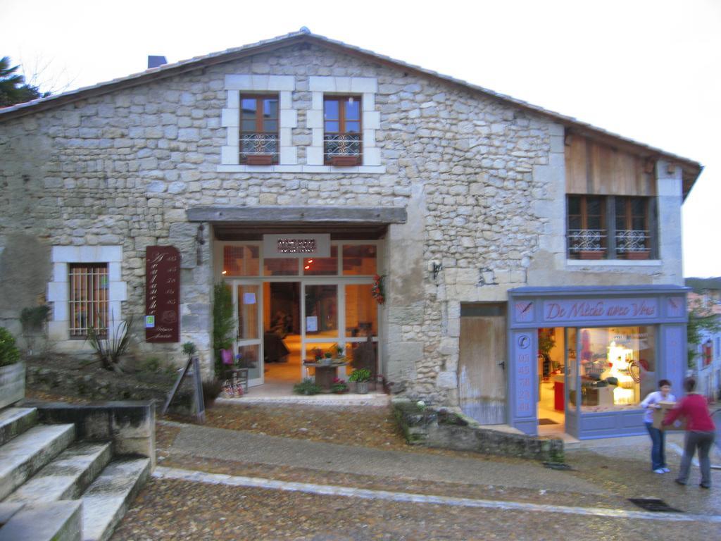 Faubourg St Jean Apartment Aubeterre sur Dronne Bagian luar foto